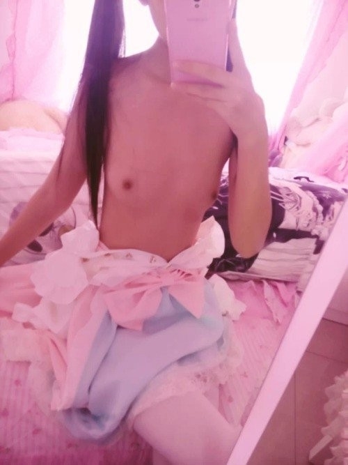 【  女大生求助幫忙下海兼職  幼齒   小貝 150.A.19.40 貧乳 