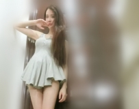 林萌 166cm 47kg Ccup 22歲  我喜歡她的長腿, 很均勻的美腿